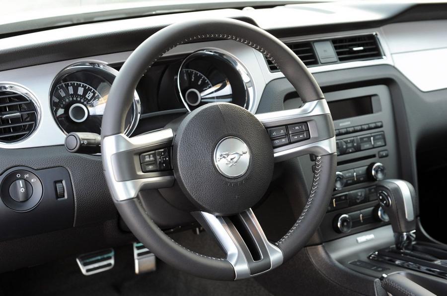 Ford Mustang V6 2012 года  (фото 86 из 133)